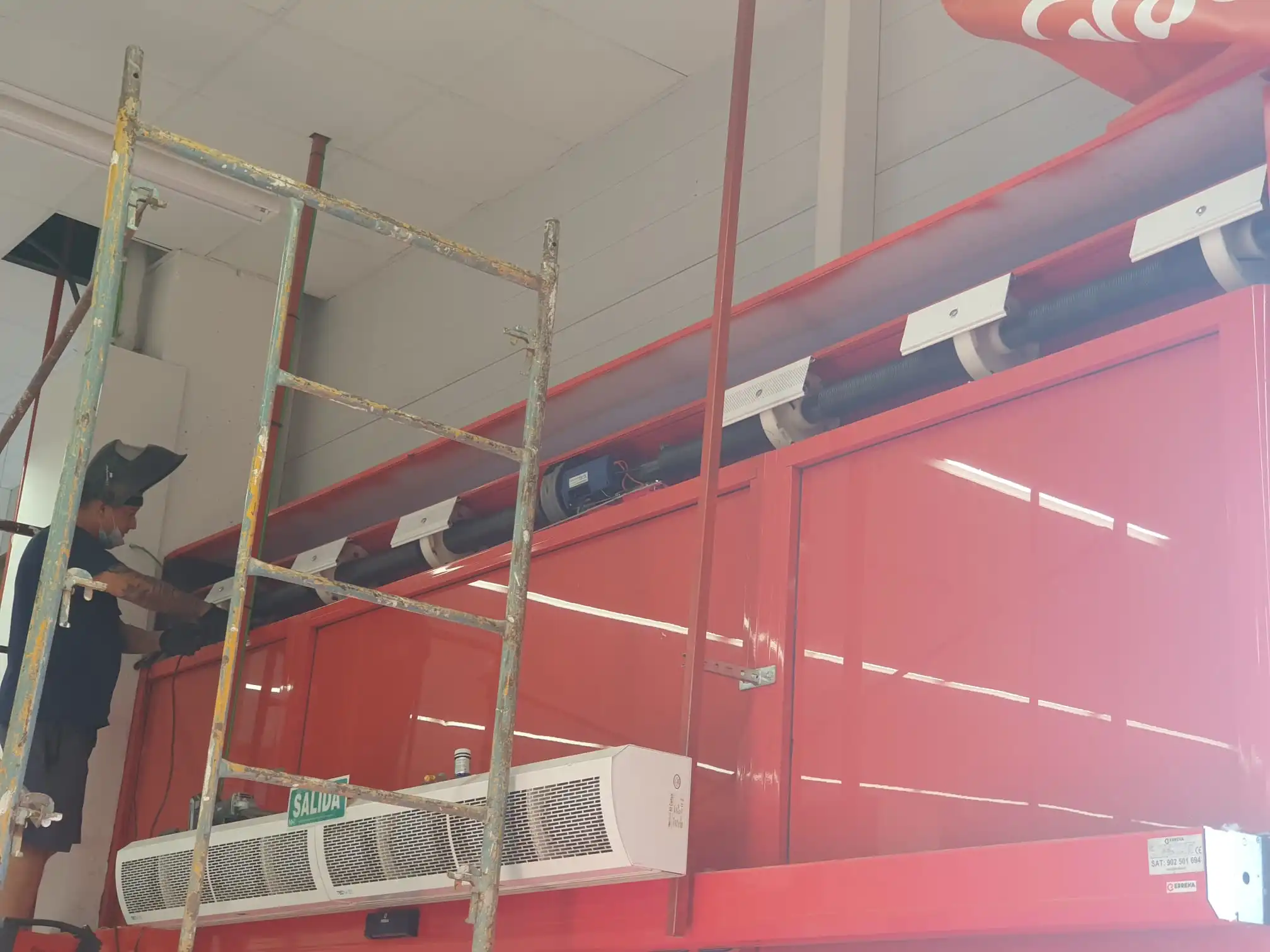 Empresa de reparacion de persianas metalicas en Ciudad Quesada Motorización de persianas de comercio en Ciudad Quesada